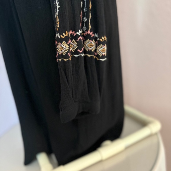 Knox Rose embroidered dress - Picture 4 of 7